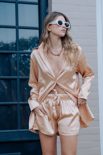 CHIC SHORT SATIN SILK